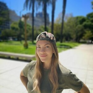 Mathieu Cyr Instagram - C'est une journée spéciale aujourd'hui!! WOUHOU!!
.
C'est la fête de mon amoureuse, ma complice, ma partenaire de vie et de carrière, avec qui on peut mener de front 800 projets! Une femme forte, une blonde aimante (Dans le sens qu'elle m'aime. Pas dans l'sens que son chest attire le métal), une mère et une belle-mère dévouée comme c'est pas possible.

À chaque jour, cette personne incroyable me motive, me supporte et m'aide à trouver mes clés. 
.
Bonne fête @ashleyjade.lussier !! 🎉🎉🎉 Je sais que tu te trouves vieille à 30 ans (voyons donc viarge!!🤦🏻), mais t'inquiètes; devant toi, t'as encore plein de belles années. Et à tes côtés, t'as un gars qui se sent choyé de les partager avec toi. ❤️ BONNE FÊÊÊÊTEEE!!! xxx
.
PS: Souhaitez-y bonne fête dans les commentaires, elle va les lire tous, c'est certain. Elle a juste ça à faire, dans sa vie de p'tite vieille! 🤣🤣