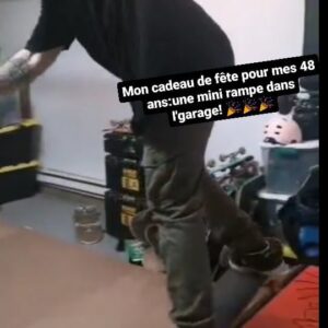 Mathieu Cyr Instagram - Donne-moi 15-20 ans pis j'vais être pas pire...🤷‍♂️🤣 #skateboard #skate #skateboarder #VieuxSkater #Jamaistroptard