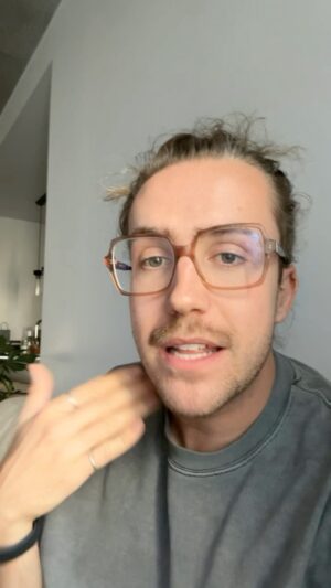Mathieu Dufour Instagram - C’est sur que ça surprend 🤡