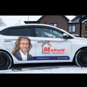 Mathieu Dufour Instagram - Allô la gang ! 👋🏼

L’annonce que je m’apprête à vous faire n’est pas piquée des vers 

J’arète de vous faire l’anguille

J’en avais mare de garder ça pour moi:  Je suis désormais courtier immobilier. Ce n’est pas un leurre, c’est bien vrai je suis certifié agent d’immeuble.

Je vends des maisons

Quand vous avez constaté que je prenais un mois de vacances, vous avez compris qu’il y avait anguille sous roche …. Je suis allé faire un cours en mode turbot.

Le métier d’humoriste n’est pas très sécuritaire financièrement, me suis dit : CÉTACÉ!

Je me suis dit : Mathieu : crois en thon rêve 
si je ne le fais pas, morue miner ça trop longtemps.

Je me lance sans filet.

C’est un domaine qui m’a toujours branchie 
Vous me demanderez certainement : depuis quand j’ai cette envie ….. ohhhh c’est en 2019 que ça a commencé.  Y’est p’têtard pour me lancer, mais je m’en fou ! 

On me surnomme déjà le requin de l’immobilier.

Aqua bon garder tout mon talent pour moi !? 

Peu importe ce que le monde peut penser, je m’en fish  red !

Carpe diem, je plonge, je me mouille et depuis, je me sens comme un poisson dans l’eau, même si je nage dans l’inconnu.

Je me suis frayé un chemin dans le monde de l’immobilier grâce à mon mentor monsieur S. Turgeon.

J’au-raie adoré vous parler plus longtemps de ma nouvelle passion, mais je dois y aller, je vais être tartare pour une visite.  Je me dépêche
Un joli camp sur le bord d’un lac, j’étais sur la rive hier et c’est magnifique. 

Mer - Scie beaucoup