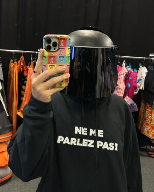 Mathieu Dufour Instagram - hihi 🧡🥕👷🏼📙🏵️🧶🦺