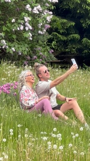 Mathieu Dufour Instagram - CETTE FEMME EST EN SHOOTING DANS LA PLATE-BANDE PART TWO 🌸 @influencersinthewild
