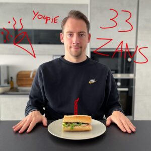 Mathieu Jonckheere Instagram - 33ans, l’âge du Christ.
Y’a un moment la sagesse te saute au cou sans prévenir comme ça c’est fou.
« Prenez mon sandwich, ceci est mon corps. » Jeezus Krwayst
