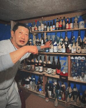 Mathieu Jonckheere Instagram - Résumé de ce voyage incroyable :
-Boire le thé avec une grand-mère japonaise rencontrée dans le bus
-Accepter un street shooting en pleine rue
-Faire d’un bar à Kyoto son nouveau QG
-Terminer foutu dans un karaoke avec des salarymen japonais
-Assister au lever du soleil en pleine montagnes japonaise
-Vivre chez l’habitant et partager (bcp) de saké
-Retrouver son chemin grâce à une écolière avec une peluche sur la tête
-Se lier d’amitié avec un barman
-Survivre à un Rafting classe IV
-Kiffer les rues de Kyoto comme si c’était la première fois
-Se remettre la même mine qu’il y’a 5ans, avec le même proprio d’un karaoké 
-Chopper une carte Pokémon rare alors que j’y connais rien
-Vivre la Ramen Vie
-…

Bref.
C’est la fin du trip.
Allez au Japon ou ailleurs, mais voyagez bon sang.
Mnt back to work 🔥🔥