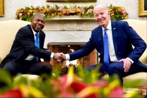 Matias Damásio Instagram - Bom dia com alegriaaaaaa Angola 🇦🇴 🇦🇴🇦🇴🇦🇴🇦🇴
Bom dia Presidentes @jlprdeangola e @potus 
Acreditamos e o futuro será melhor 

HOJE ESTÁ LIBERADO MEUS SOBRINHOS 💪🏽💪🏽

Paz e amor para todos e que Deus nosso senhor abençoe cada um de vocês.

Deus no comando 🙏