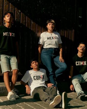 Matraka Traka Instagram - Me uno a la celebración de la iconicidad de mi país México 🇲🇽 y lo chingones que somos con estas piezas especiales: las City Tees de @levismx que ya están disponibles en tiendas Levi's, departamentales selectas y en levi.com.mx 
Sé icónicx y únicx #LiveInLevis
