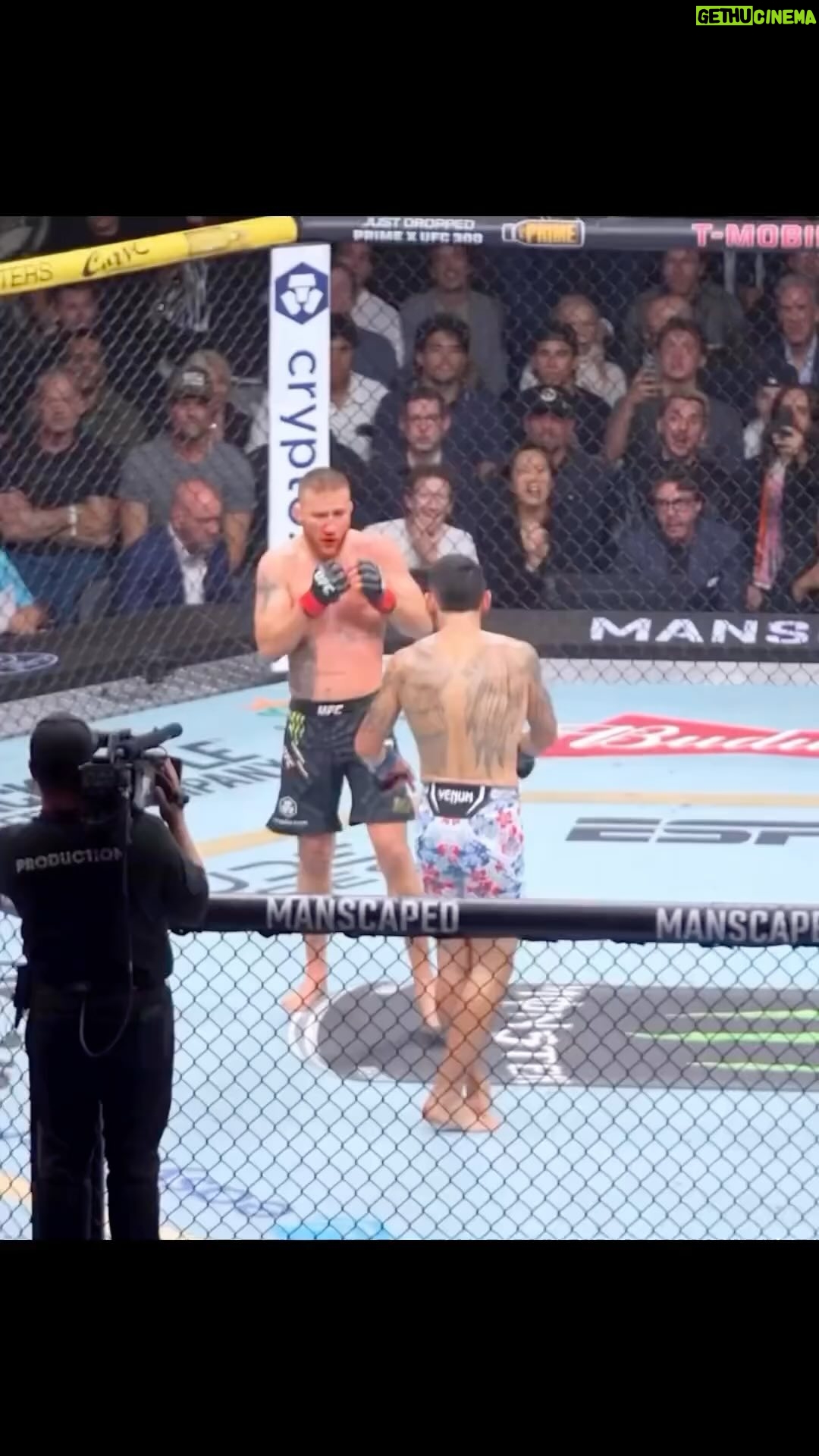 Matt Brown - 6.4K Likes - This was without a doubt one of the greatest ko’s I’ve ever seen Max Holloway is the bmf of all the bmf’s!