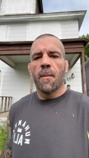 Matt Brown Instagram - Not the way I planned to spend my morning but we’ll get it down and go lift some heavy shit later have a great day let’s go!