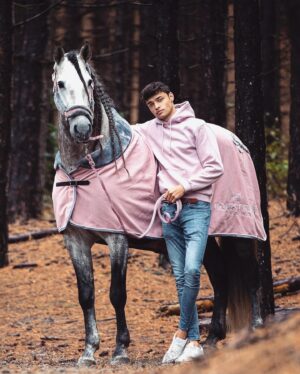 Matt Harnacke Instagram - Last photo is giving ✨reality✨ @esstockholm is donating 5% of the profits from all pink collections to the organisation “Ride Against cancer” this is the perfect time to shop your favourite pink items 🩷