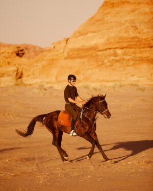Matt Harnacke Instagram - Galloping across the AlUla desert on an Arabian stallion is something I’ll never forget. @alulamoments #AlUlaMoments #RichardMilleAlUlaDesertPolo
#WinterPolo #AlUlaDesertPolo #AD