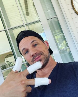 Matt Lanter Instagram - 2nd degree burns and major water damage. What a cool way to top off an already stellar week.
How’s your week goin?

#whenitrainsitpours #nomorewaterjokes