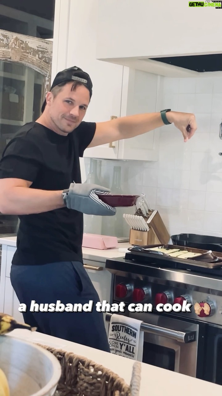 Matt Lanter - 16K Likes - @mattlanter’s at his sexiest when he’s in the kitchen 🙌🏼 thankful for @realhomechef because it’s keeping our marriage spicy 🌶😂
#sexyhusband #husbandcooking #myhusband