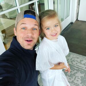 Matt Lanter Instagram - Rain day means you jump in puddles with your kid. — also, when u don’t have a raincoat, a good ole trash bag will do. 🤭😂🌧 
Comment if you have a good kids rain jacket suggestion ☔️