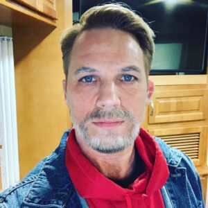 Matt Lanter Instagram - Man, sometimes putting on makeup and prosthetics just gets old.... 🦹🏼‍♂️⚡️

Testing out “old George”. #jupiterslegacy #skyfox #superhero #superheroes #netflix