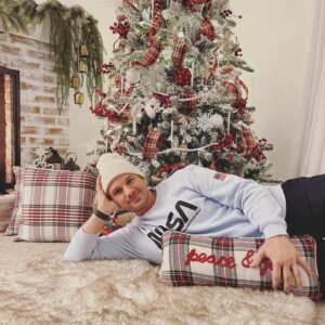 Matt Lanter Instagram - Laid under the tree tonight to remind my family that I’m a gift. 🎄😝