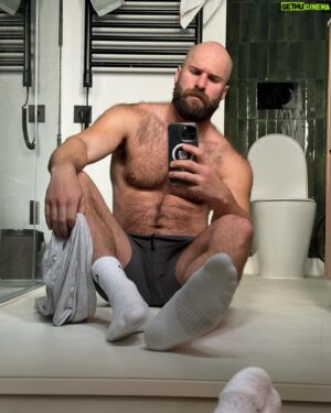 Matt Lister Instagram - I’m so well trained now, I’ll sit for most mirrors. 🙋🏼‍♀️