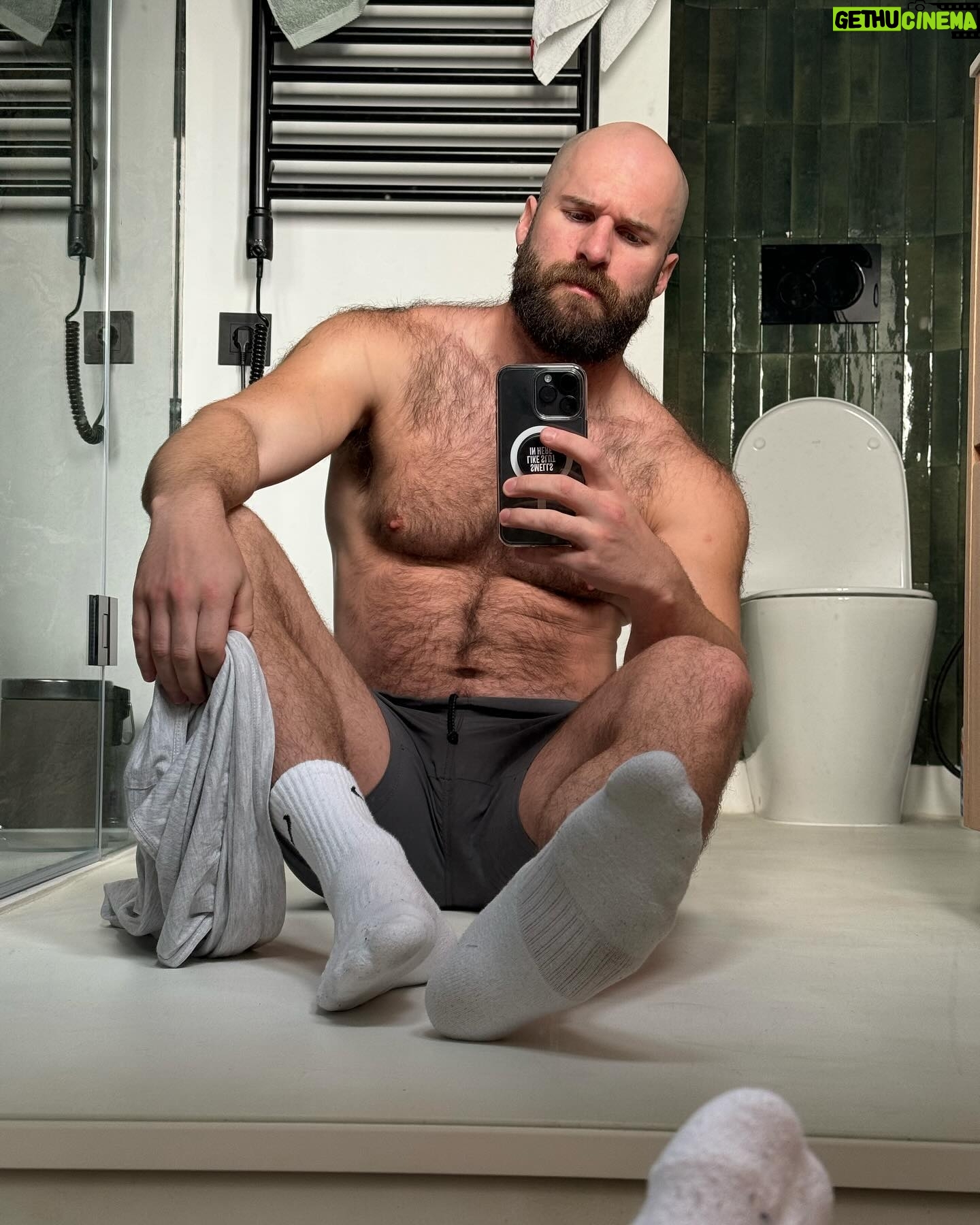Matt Lister - 6.9K Likes - I’m so well trained now, I’ll sit for most mirrors. 🙋🏼♀️