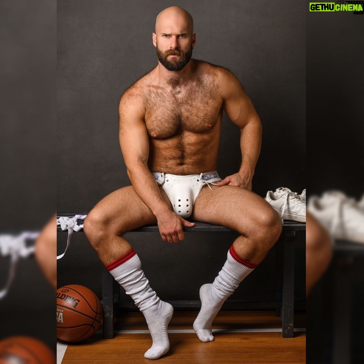 Matt Lister - 8.2K Likes - £100’000 prize if you can work out what sport is supposed to be being played here because even I have absolutely no idea 🤣
Such a crazy busy week this week but all worth it. 4 shoots in 4 days 💀 here is a lil teaser of what’s to come from my shoot yesterday with @snootyfoximages
I can’t wait to get the rest of them out to you!!
Big thanks to @grahamcruz.studio for letting me raid his stash of amazing pieces too. ❤️
#yayteam #gosports 😜