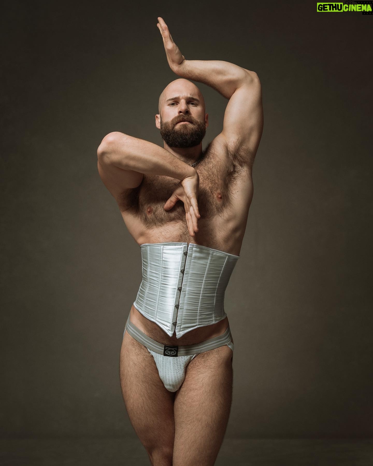 Matt Lister - 18.9K Likes - Alexa, play VULGAR by Sam Smith and Madonna or I’ll SPIT YOUR BANANA. Ta luv.
📸 @cleverprimeuk