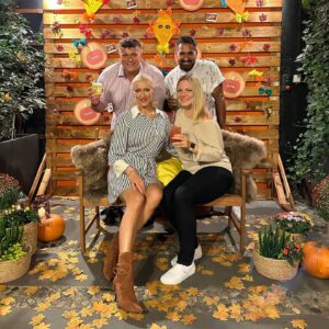 Matt Pardus Instagram - Podzimní party @instaxcz v nejlepší společnosti! 🍁🍂🤍

#instaxparty #instaxcz #friends #foto #photoshoot #fotosession