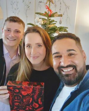 Matt Pardus Instagram - Tak jak jste strávili druhou adventní neděli? My v krásné @vila.konopiste, kde už měli pro nás připravenou nádhernou vánoční atmosféru ❤️

Příjemné místo, které určitě stojí za návštěvu! Ubytování podle feng shui pro cca 8-10 lidí, s prostorným obývákem, kuchyní a terasou s letní kuchyní, sauna, masážní křeslo, vířivka a v letních měsících naprosto úžasná věc - dva přírodní biotopy přímo před ubytováním! Kousek navíc Konopiště, golfové hřiště, no nádhera! Takže doufám, že se v létě na toto krásné místo opět vrátíme! ❤️

No mrkněte na profil @vila.konopiste a zamilujete se určitě také ❤️ Děkujeme moc, Kláro za krásný pobyt! ❤️

#vilakonopiste #konopiste #konopiště #ubytovani #ubytování #ubytovanie #vila #villa #berky #pardus #pavelberky #mattpardus #tvorsovice #bystriceubenesova #benesov #privatni #pronajemvily #pronajem #dum #vilakpronajmu #amazingplaces #nadhernamista #fengshui #airbnb #czech #cz #praha #czechrepublic #ceskarepublika