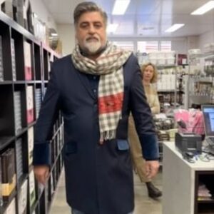 Matt Preston Instagram - When you get get stalled in a time loop……… the heady smell of chocolate at @savourschool will do that to you… #newproject #bigquestions #friendswithanswers
