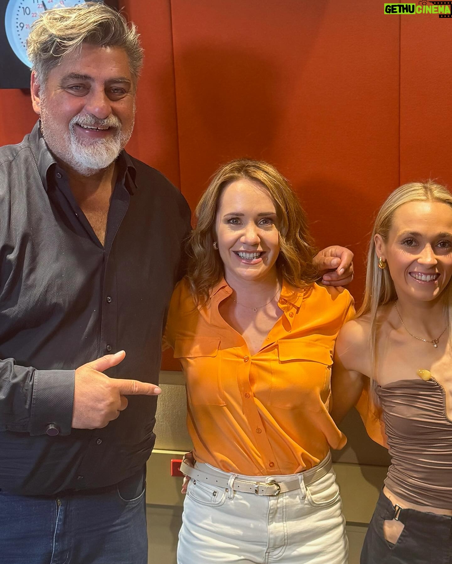 Matt Preston - 400 Likes - #ICYMI @catherinemurphysport & I caught up on with Australia’s fastest woman over 10,000m, Paris-bound @laurenryan____ 🏃♀️ 👆🏻on Saturday Mornings on @abcinmelbourne
Link in my bio to listen 🔗