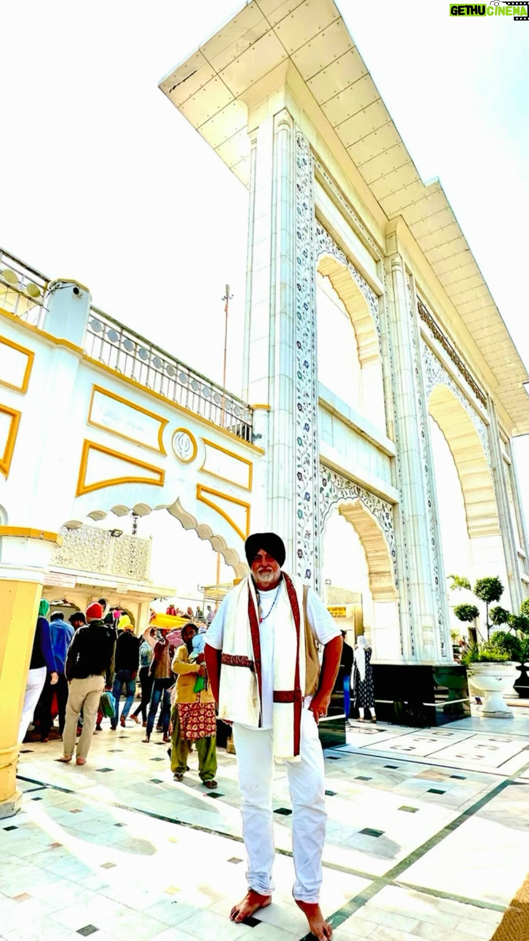 Matt Preston - 25.7K Likes - Fascinating afternoon with @chefrajeevgoyal and some of Delhi’s Sikh community at Gurudwara Bangla Sahib learning about their traditions and spending time in their huge volunteer-staffed and food donation-supported langar kitchen that’s feeds (depending on the day) between 35,000 and 100,000! people. A special honour for me and @garymehigan to be dressed correctly with a turban while we were there.
#newadventuresinfood #luxuryescapes #watchthisspace
Little known fact: 20 years ago I won the Australian award for Best Food Article for a story on the langar at the Sri Guru Nanak Satsang Sabha Gurudwara in Blackburn.