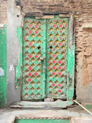 Matt Preston Instagram - …I have almost as much of an obsession with the doorways and spices of old Delhi as food - especially kesuri methi! The music of @sukritikakar is gaining fast too! #moreadventuresinfood #luxuryescapes #comingsoon