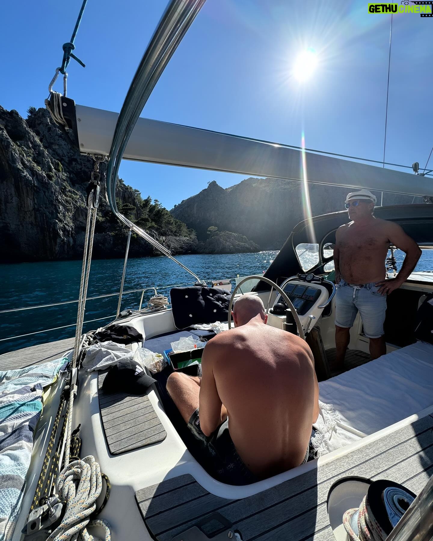 Matteo Simoni - 10.2K Likes - Sailing Boat Micheline.. āļø
@jeffparedis
@freparedis
@charlie.t.j.g
Thanks captain Johan Brabanders