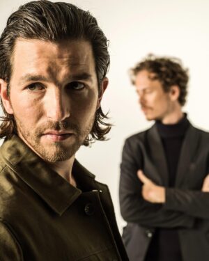 Matteo Simoni Instagram - WIL 🎬 

Vanaf 27/09/2023 in de bioscoop.
Foto’s voor HUMO #johanjacobs 📷

@humo.be 
@cafecostume 
@vanesserjewelers