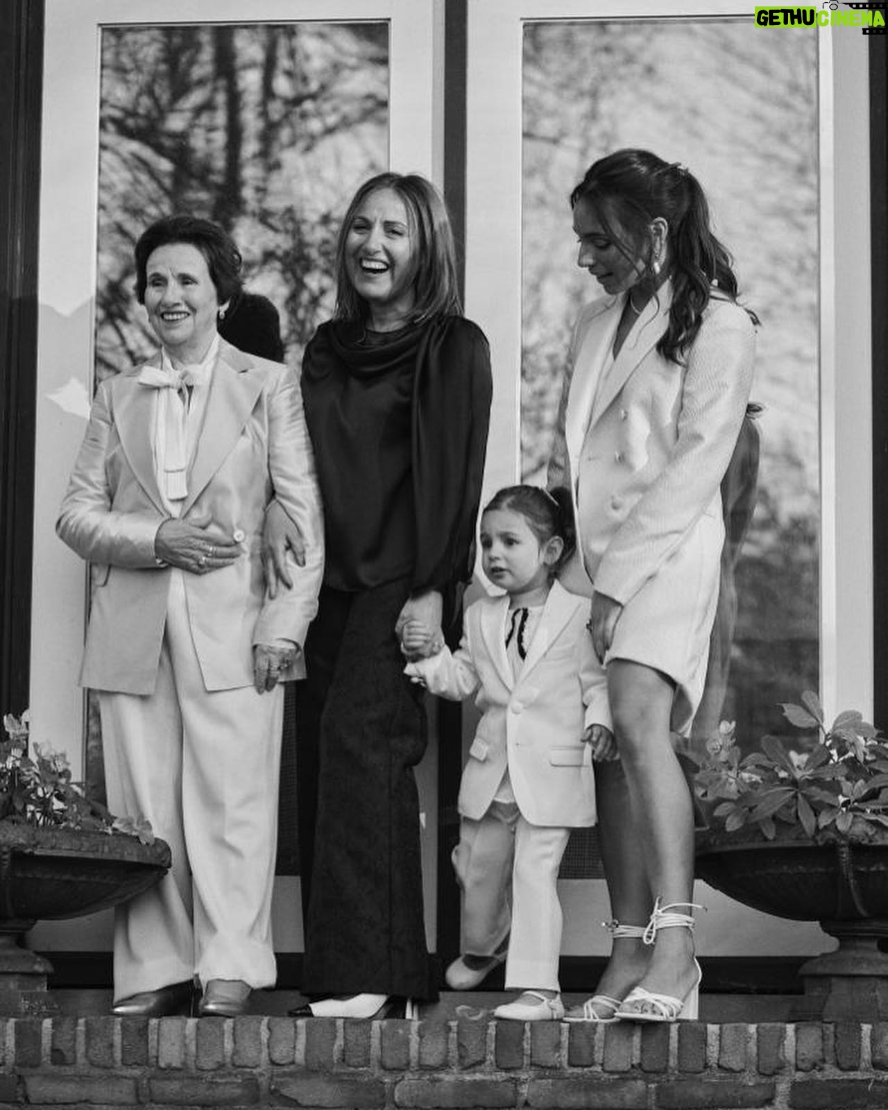 Matteo Simoni - 11.6K Likes - .
La bisnonna Giulia
La nonna Anna
Lāamore Loredana
La figlia Giulia
ā„ļø
@pursuit.femmes
#fourgenerationsofwomen