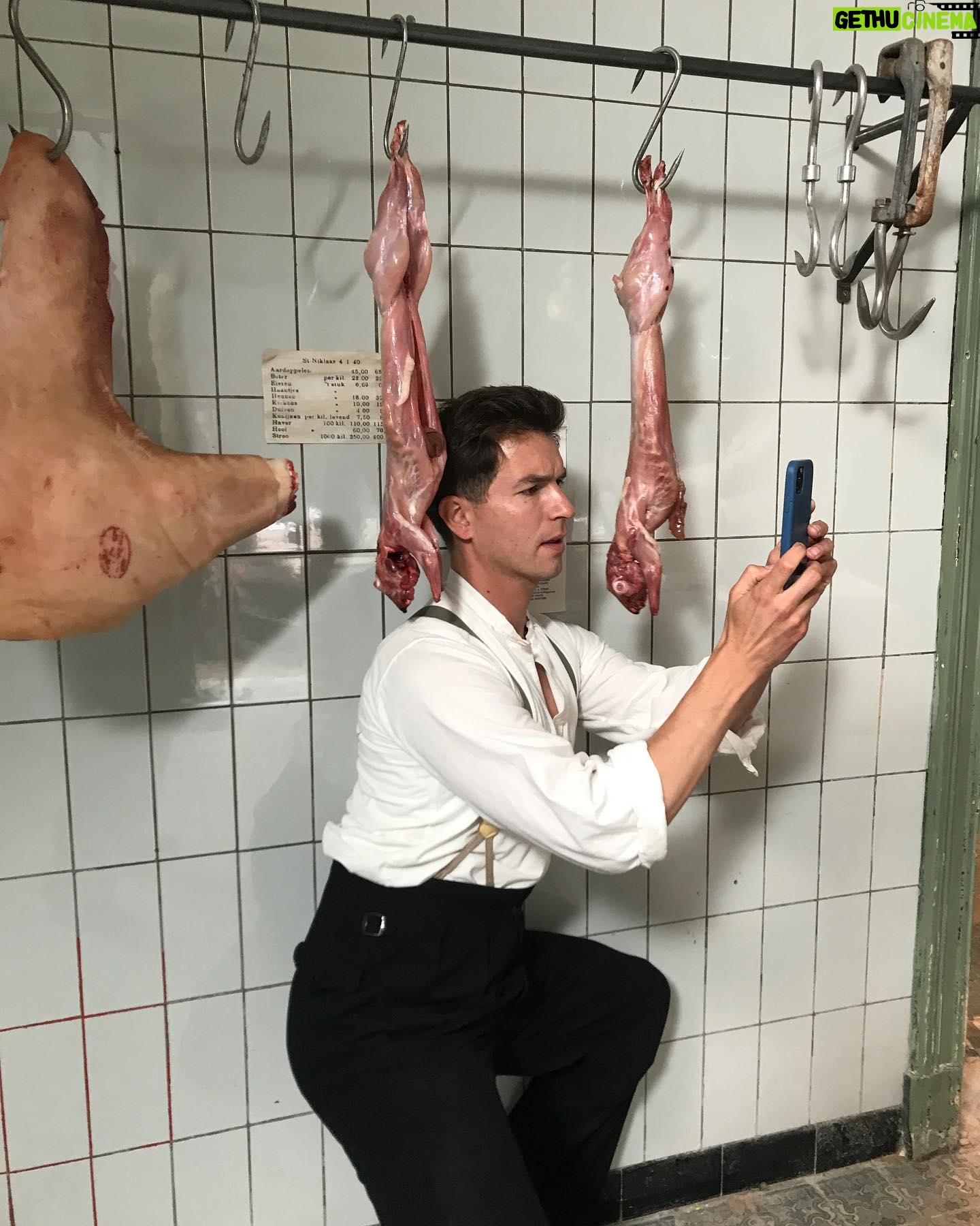 Matteo Simoni - 10.7K Likes - Lodeās avonturen š
-Lode met bril en āsmosā-snor.
-Lode met neus van De vinger.
-Lode met vlees aan oor.
-Lode met zijn vriend Wil in de regen.
-Lode met knielappen en helm.
-Lode waant zich een Beatle.
-Lode op de set van The sound of Music.
-Lode met fake-kind in Polen.
-Lodeās kapsel op de foto met Kevin de Bruyne.
-Lode NU IN DE CINEMA met zijn zus en beste vriend!
@wil_defilm š¹