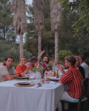 Matteo Simoni Instagram - SERGIO OVER DE GRENS 🥗
Wat een overheerlijk feest! 
Vanavond op @vtm.be 

@sergioherman 
@tomwaes 
@driesmertens 
@dina_tersago 
@franklammersofficial 
@mathieuterryn 
@maaikecafmeyer