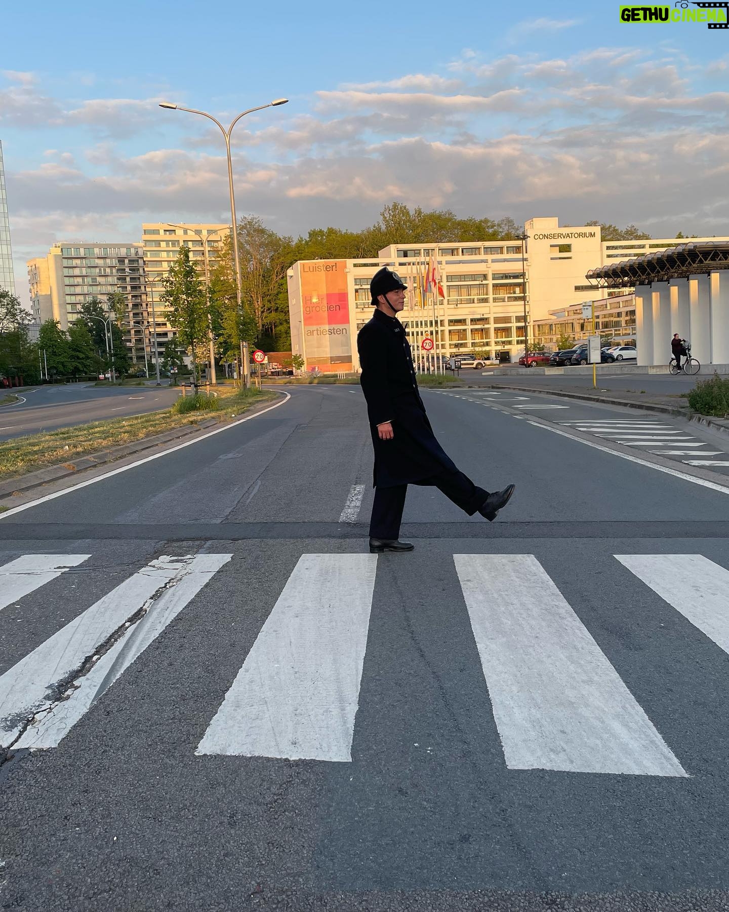 Matteo Simoni - 10.7K Likes - Lodeās avonturen š
-Lode met bril en āsmosā-snor.
-Lode met neus van De vinger.
-Lode met vlees aan oor.
-Lode met zijn vriend Wil in de regen.
-Lode met knielappen en helm.
-Lode waant zich een Beatle.
-Lode op de set van The sound of Music.
-Lode met fake-kind in Polen.
-Lodeās kapsel op de foto met Kevin de Bruyne.
-Lode NU IN DE CINEMA met zijn zus en beste vriend!
@wil_defilm š¹