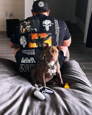 Matthew Adams Instagram - “Watch my back little one!”