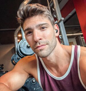 Matthew Andrews Instagram - Up bright and early hitting back today! 💪🏻
.
.
Making progress everyday with castings, auditions, filming and talking with brands! Can’t wait to share what has been filmed so far in 2022! 📸🎥