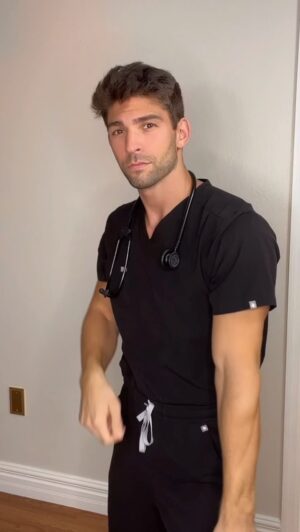Matthew Andrews Instagram - Slingshot Transition 🧤

#nurse #reels #creators #instagram