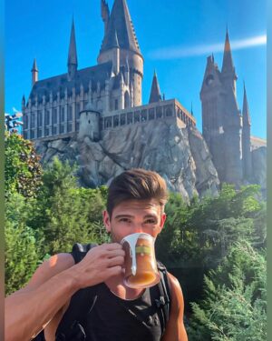 Matthew Andrews Instagram - First time to @universalorlando and did everything!! We had such a great time! 

Need to figure out how to get butterbeer at home because it is ridiculously good! 

Also, I somehow managed to not just break my sunglasses but @alexis__wilson___ as well 😂😂 

#butterbeer #universalorlando #islandofadventure #harrypotter #harrypotterworld #hogwarts