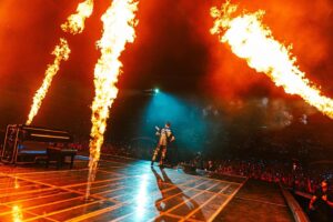 Matthew Bellamy Instagram - Merci Bordeaux!  Lovely surprise with coordinated fan light show 🇫🇷 ❤️