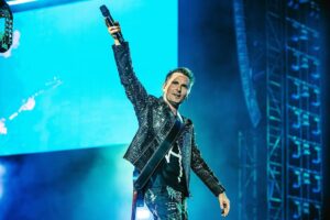 Matthew Bellamy Instagram - Great night in Lyon!  La France, on t'adore ❤️
