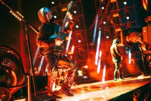 Matthew Bellamy Instagram - Thanks Milan for a spectacular ending to the European tour. ❤️🇮🇹❤️
