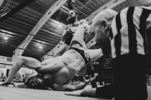 Matthew Frederick Riddle Instagram - Tim Thatcher VS @riddlebro War chambers II @majorleaguewrestling 📸 : @iamdannydarko