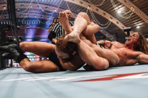 Matthew Frederick Riddle Instagram - Tim Thatcher VS @riddlebro War chambers II @majorleaguewrestling 📸 : @iamdannydarko