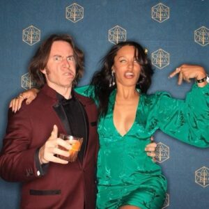 Matthew Mercer Instagram - The more things change, the more they stay the same.

To continuing to Jowl in photos over the next two decades, @creaturehabits. <3