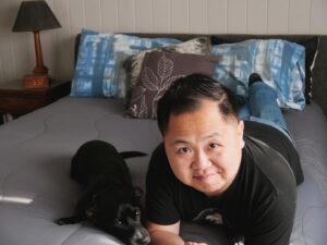 Matthew Moy Instagram - Love my new SleepCool  comforter from @lavishcomforts ! Kept me cool last night!! Didn’t sweat one bit. And dog hair doesn’t stick to it! They say it’s super easy to wash too. Link in bio! Thank you @lavishcomforts !!!

#LavishComforts #SleepWell #Rest #Rejuvination #Coolingcomforter #CoolingComfort #Home #HotSleeper #BestBedding #ChillVibesOnly