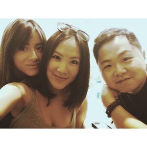 Matthew Moy Instagram - Old friends and new friends @allymaki @chloebennet4