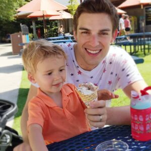 Matthew Patrick Instagram - TGIF...but 30 seconds after this picture the ice cream melted all over us.

#dayout #tgif #icecream