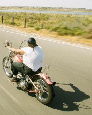 Matty Matheson Instagram - COUPLE BREAK IN MILES IN HB! @cyclezombies @steels21 @12valve_ranch @collier.ott 1947FL KNUCKLEHEAD. TENDER FLESH.