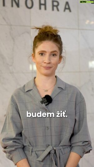 Matúš Okajček Instagram - Ak máte vo svojom okolí ľudí, ktorí nie sú rozhodnutí, či dnes pôjdu voliť, pošlite im toto video alebo ho verejne zdieľajte. V našich videách sa za ostatné dni vystriedali mnohí herci, hudobníci či zabávači a ľudia z kreatívneho fachu, aby sa podelili o svoje dôvody, prečo idú voliť a prečo by sme mali ísť aj my ostatní. 

Tak si zober príklad, choď voliť a nestrať svoj hlas. 

@j.kovalcikova @brancikovac @yak.sha @podmo @mcokajcek @lukasfrlajs @zitron_citron @laskyplnylasky 

#mladiprotifasizmu #mladi #nestratsvojhlas #volby #parlament #parlamentsr #volby2023 #nrsr #slovensko #slovakia #umenie #kultura #hudba #politika